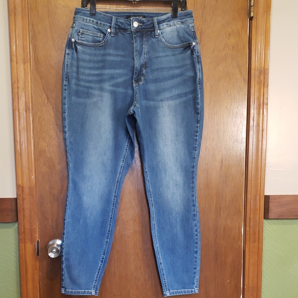 Judy Blue Medium Wash High-Rise Skinny Jeans